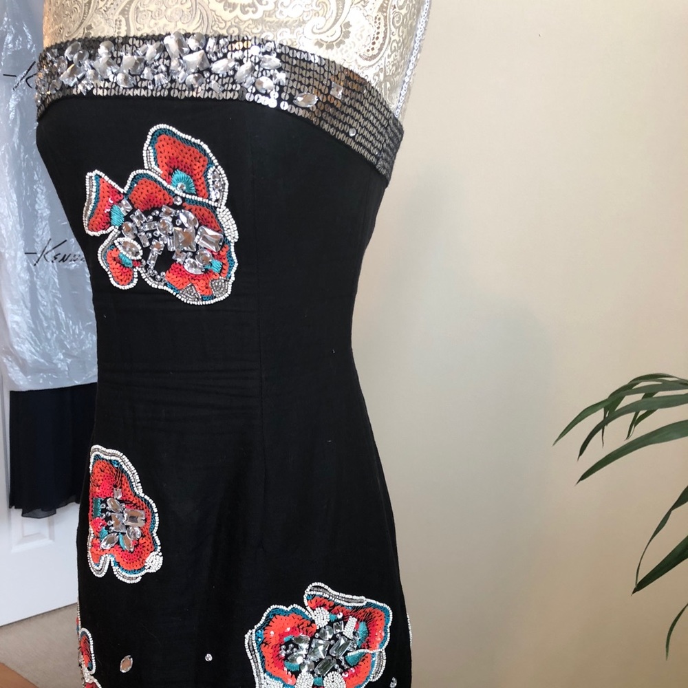 Gorgeous mini dress.